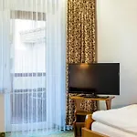 Zum Goldenen Hirsch Hotel 2*
