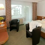 Hotel Zum Goldenen Hirsch 2*