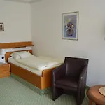 Hotel Zum Goldenen Hirsch 2*