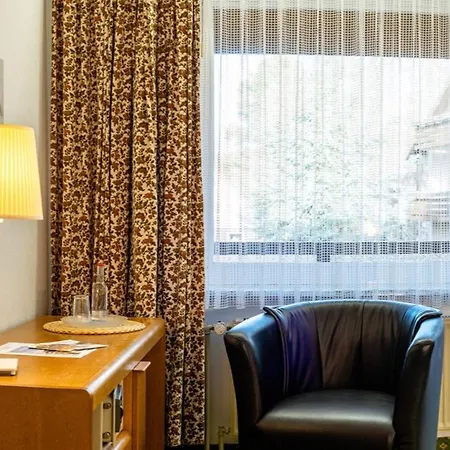 Hotel Zum Goldenen Hirsch 2*