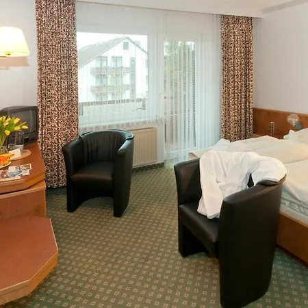 Hotel Zum Goldenen Hirsch 2*