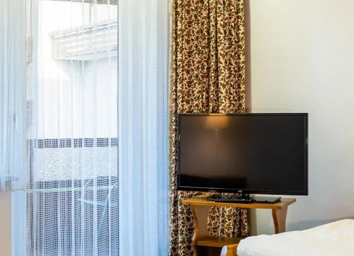 Zum Goldenen Hirsch Hotel 2*