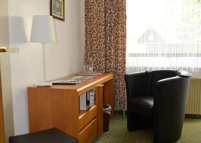 Hotel Zum Goldenen Hirsch 2*