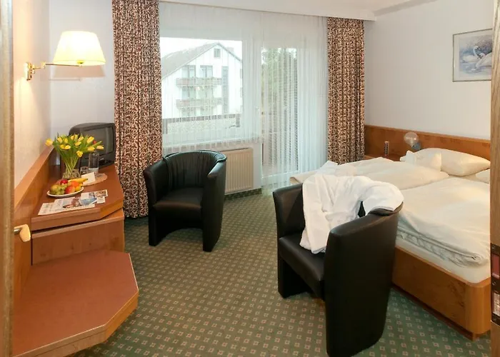Отель Zum Goldenen Hirsch 2*